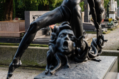 Non Cola Ma Vola, Non Cade Ma Sàlza, Galilleo Emendabili 1922, Cimitero Monumentale Mailano, Dez 2025